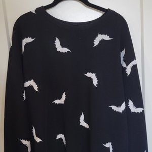 XL SHEIN Curve. Bat Black and White Sweater